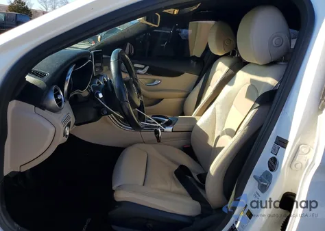 2015 Mercedes-Benz C 300 4Matic z USA, uszkodzony, nr VIN 55SWF4KB6FU020356